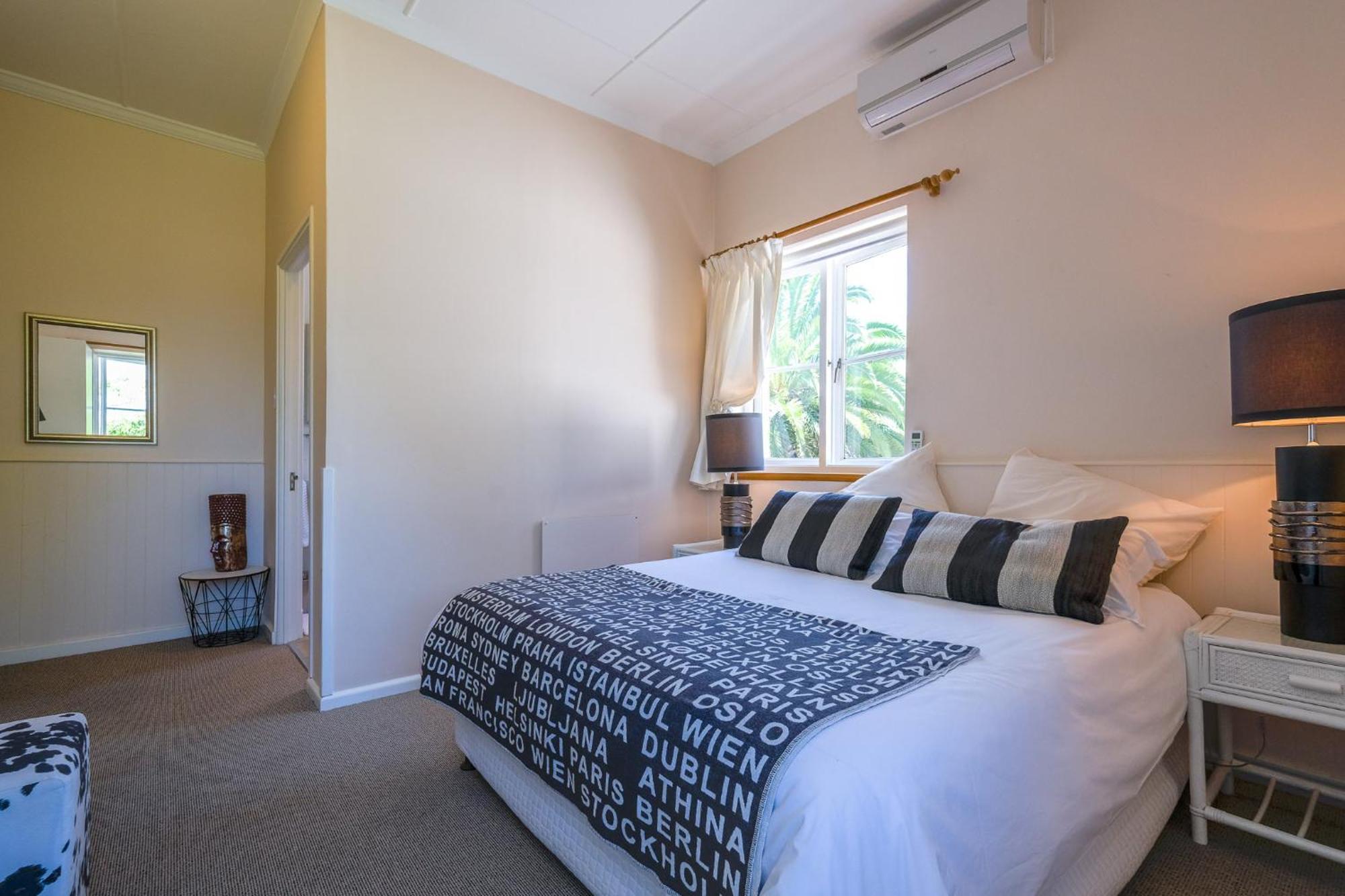 Oude Berg Guesthouse - 10 Caledon Street جورج الغرفة الصورة